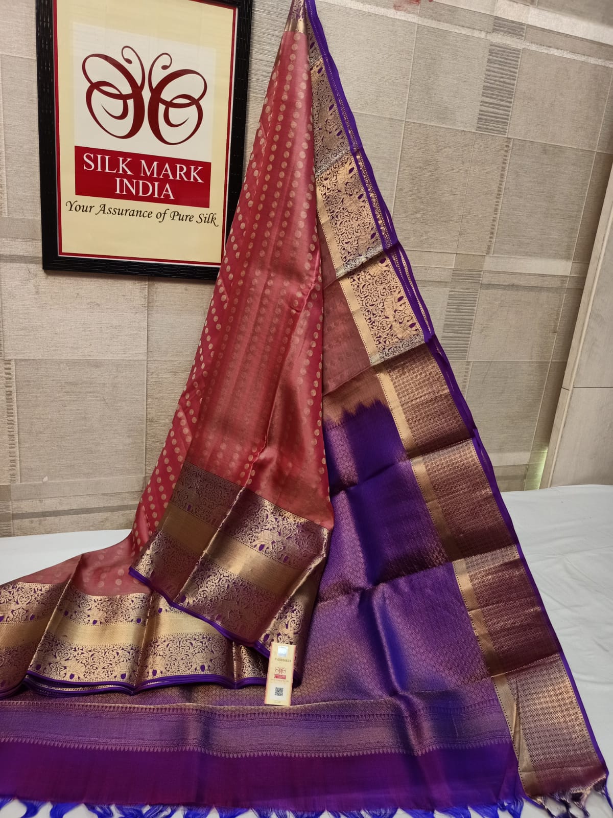 Bridal wear 1000 Butta All self*
Light weight Pure kanjivaram silk saree
Brocade all self
All over all self weaving
Jarie weaving all over saree
Tissue jarie weaving border*
10inch tissue border*