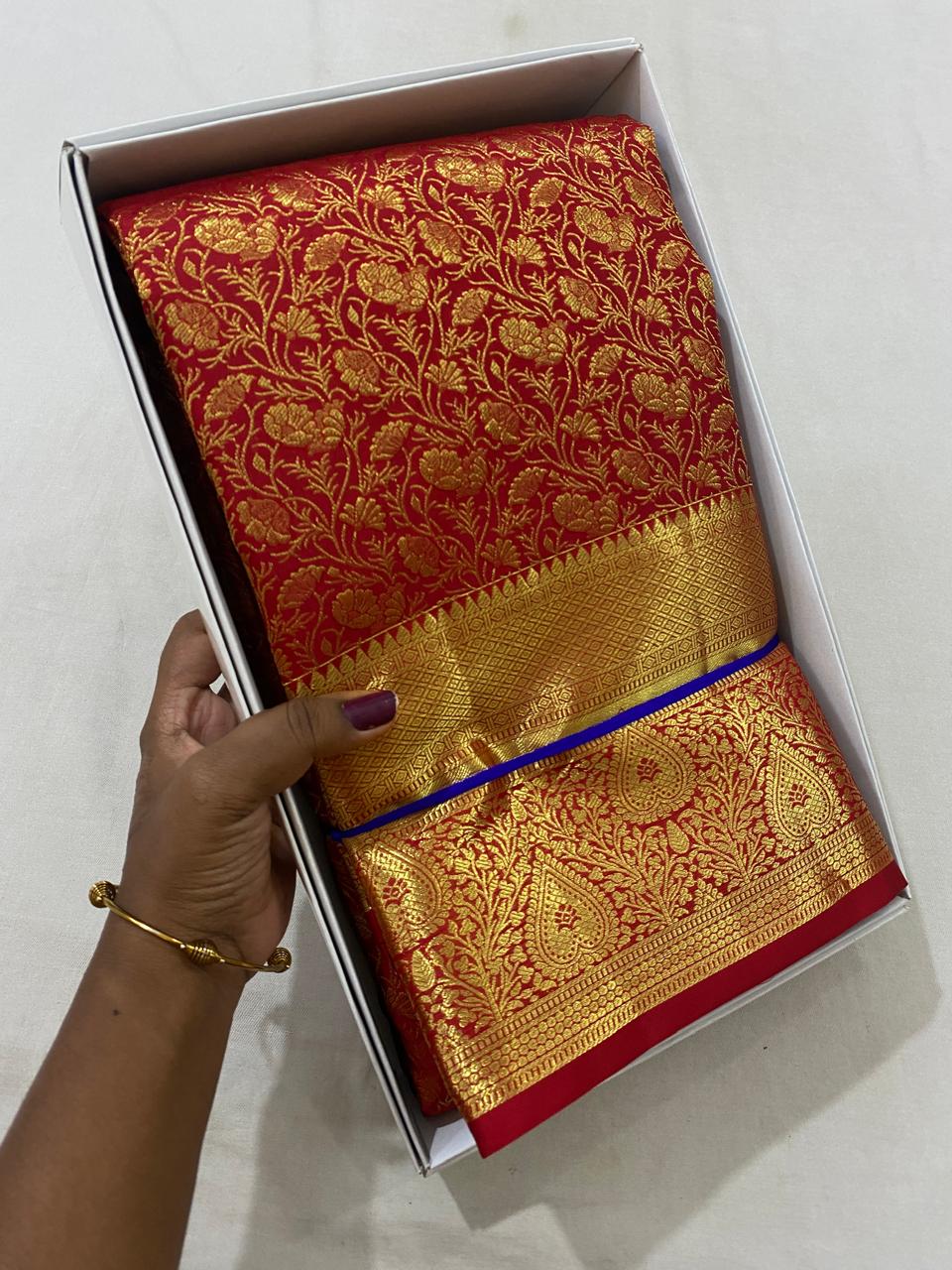 Kanchipuram Handloom pure silk saree
Beautiful fancy Design gold zari collection beautiful wedding grand  type sarees*