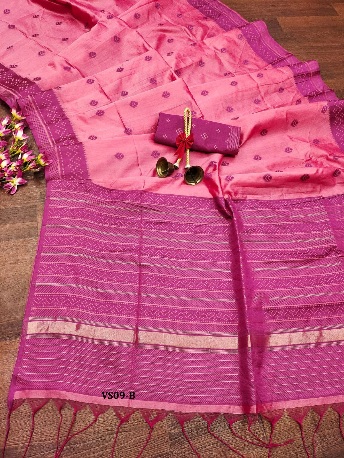 Saree:* Khadi Raw Silk Contrast Weaving Pallu With Royal Tassels With Jamdhani Weaving Border