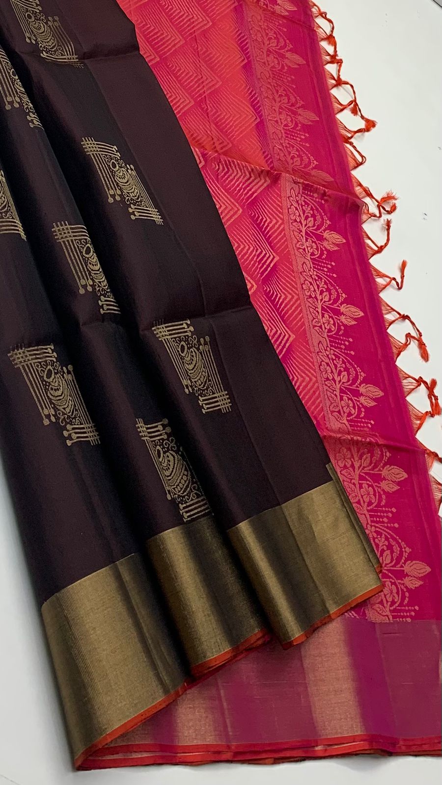 Pure handloom jari border , borderless Double warp soft silk sarees collections with contrast Pallu and blouse