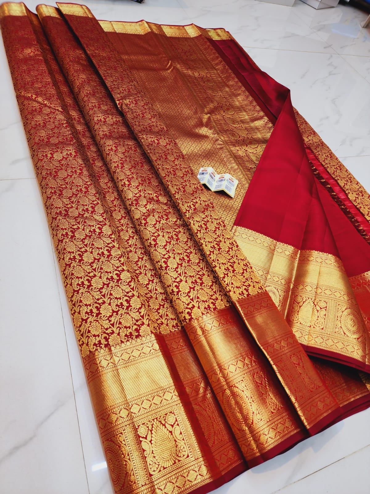 Kanchipuram pure silk handloom gold zari bridal sarees*
Celebrity color combo's kanchipuram special New wedding sarees