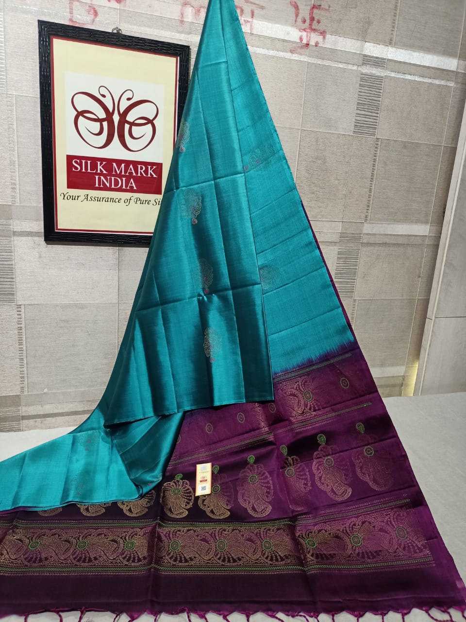 Pure silk Handloom*
Meena butta Silver jarie Butta Meena work butta Fancy butta Double warp silk Aravta butta All over butta Rich pallu