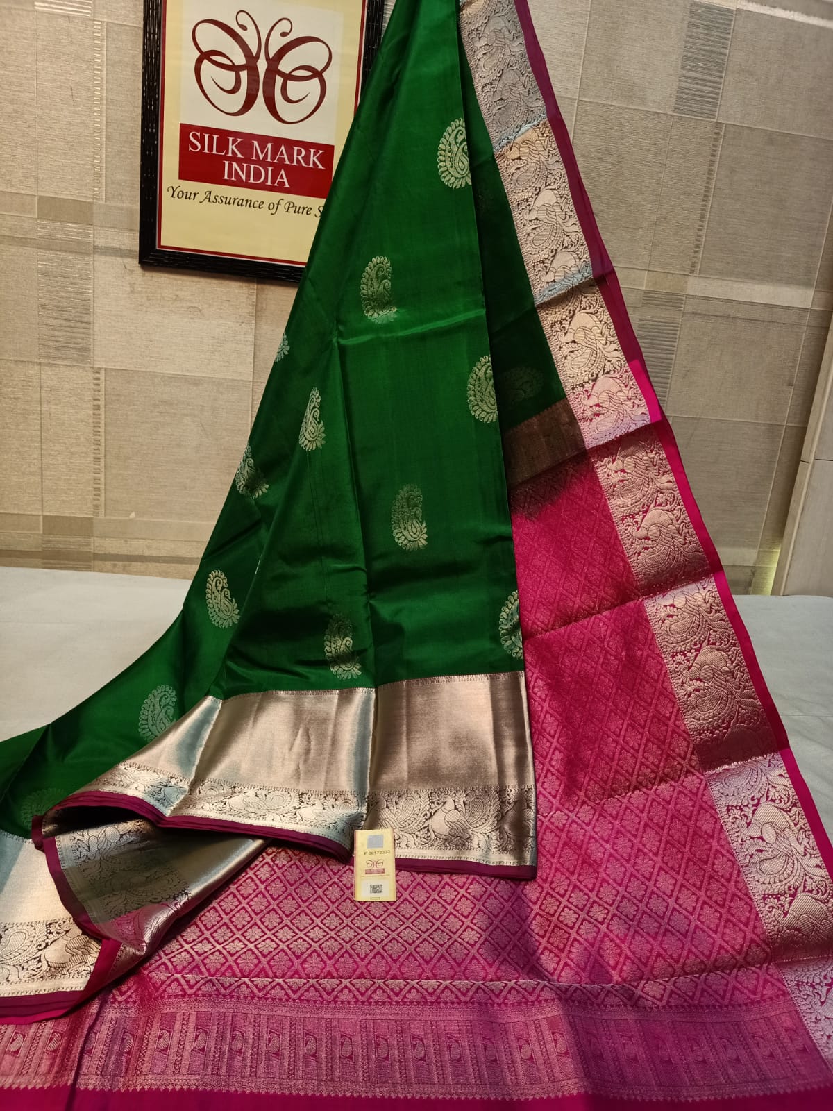 Pure kanjivaram silk Fancy Border
Both side Fancy Border Silver jarie weaving butta Double warp silk
Handloom weaving 
All over saree Silver jarie butta 
Silk mark certified pure silk kanjivaram silk
Double warp silk
