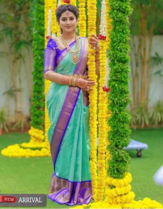 Kanchipuram Handloom pure silk saree
Beautiful fancy Design 
gold zari fancy Korvai border wedding beautiful type sarees*