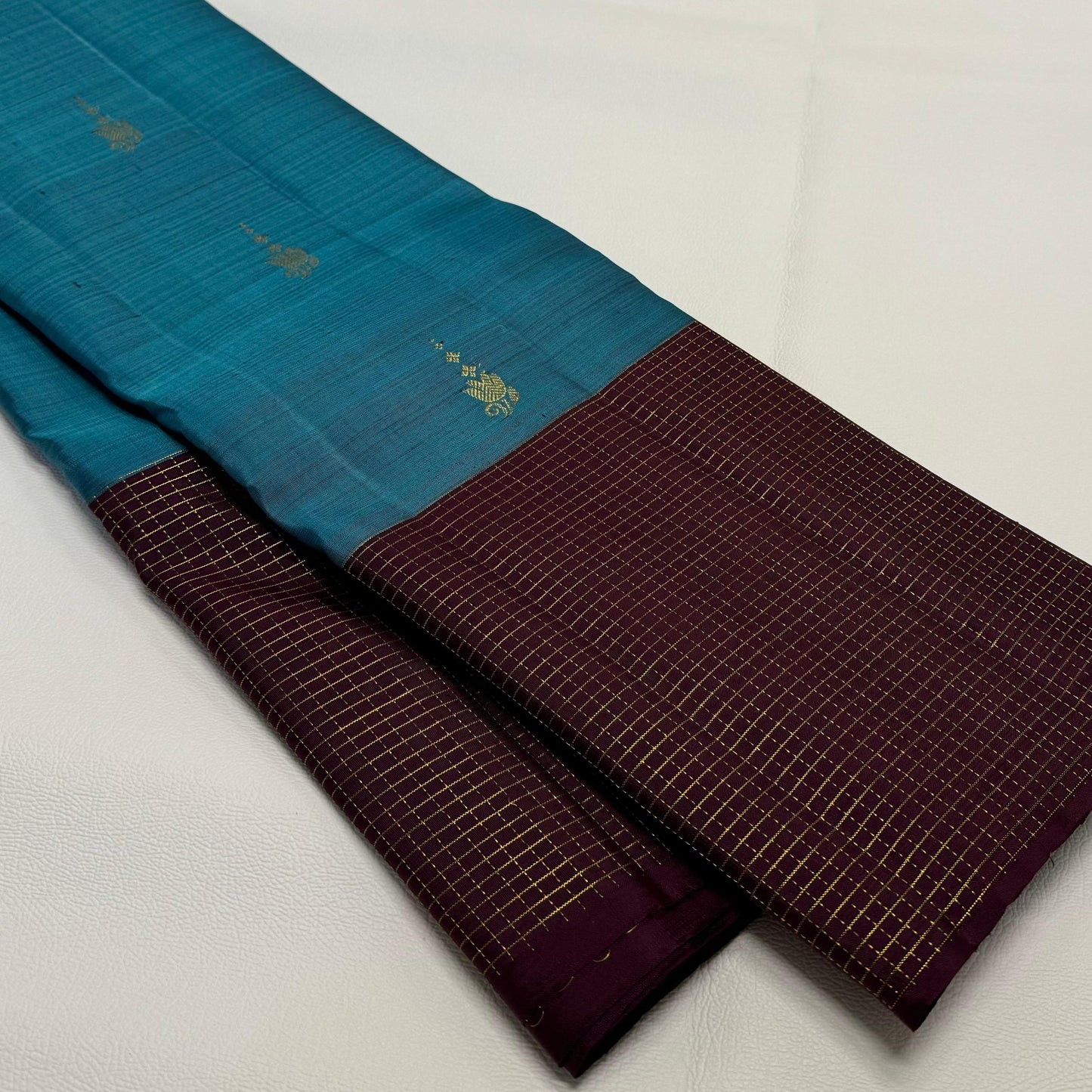 Kanchipuram pure silk handloom double warp contrast grand pallu and blouse *Zari checks border* 
*SILK MARK TAG WITH HOLOGRAM*
