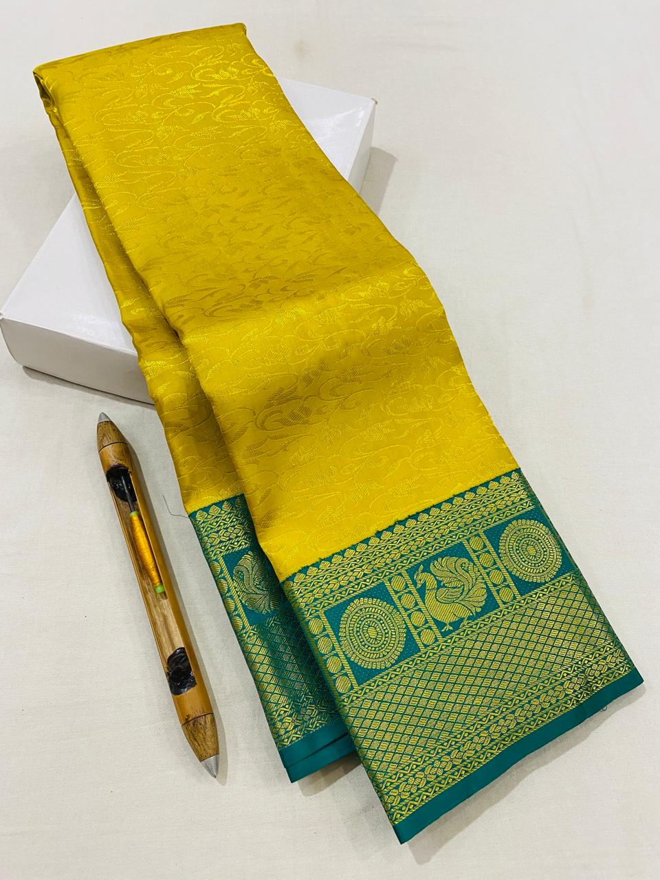 Kanchipuram Handloom pure silk saree
Beautiful fancy Design 
gold zari fancy Korvai border wedding beautiful type sarees*