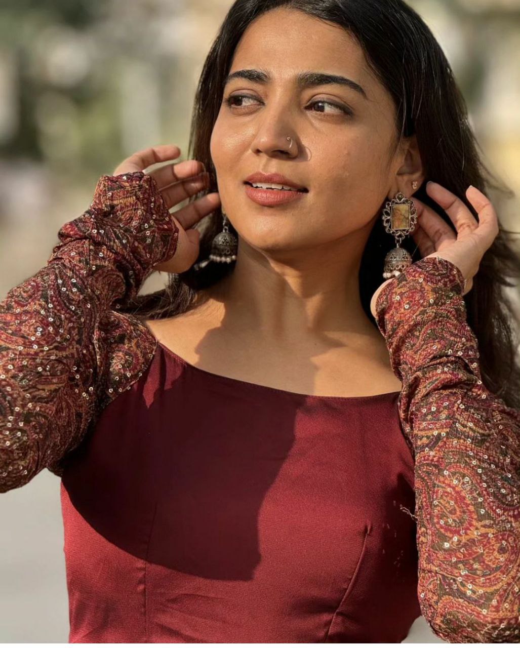 Designer gown
Gown Fabric -This set features a Diamond Georgette It's give you perfect look in party
Work - Embroidery and print