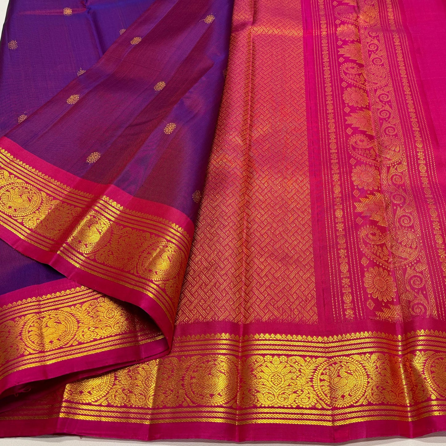 Kanjivaram pure silk handloom double warp contrast grand pallu and blouse  
*Gold zari*