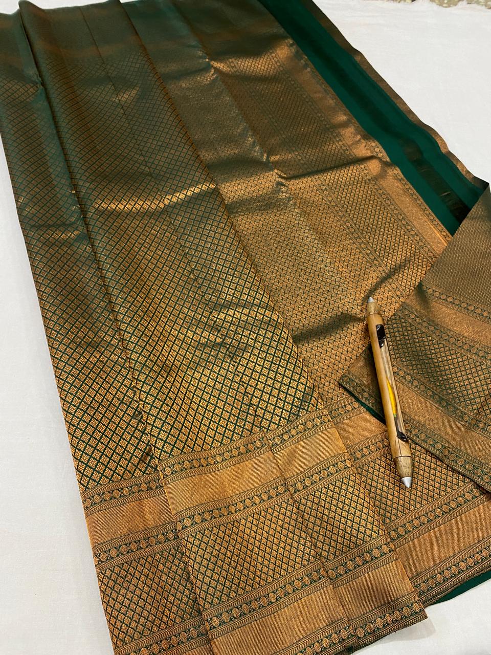 Kanchipuram Handloom pure silk saree
Beautiful fancy Design
kerala beautiful wedding type sarees*