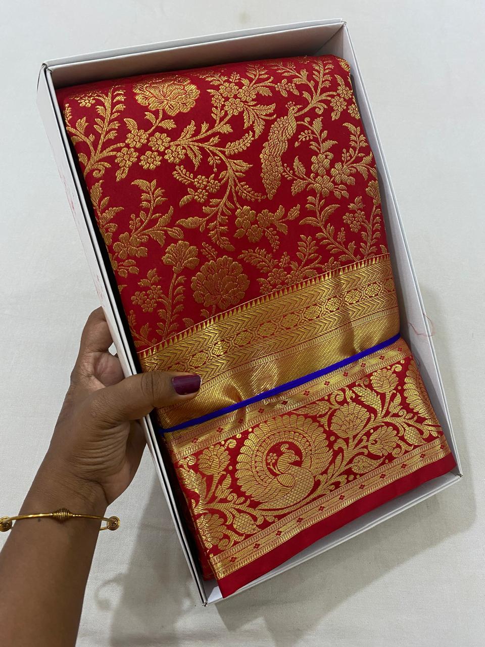 Kanchipuram Handloom pure silk saree
Beautiful fancy Design gold zari collection beautiful wedding grand  type sarees*