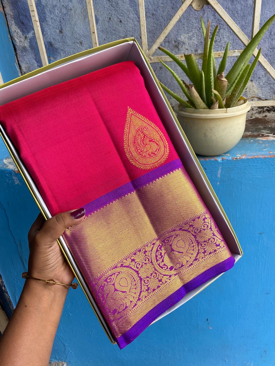 Kanchipuram Handloom pure silk saree
Beautiful fancy Design 
gold  zari fancy Contrast collection butta beautiful type sarees*