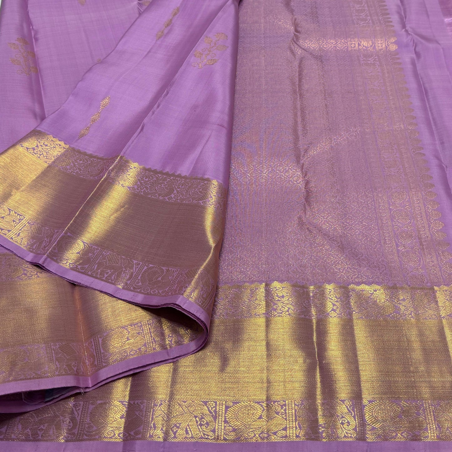 Kanjivaram pure silk handloom double warp self grand pallu and blouse *Gold zari* 
*SILK MARK TAG WITH HOLOGRAM*
