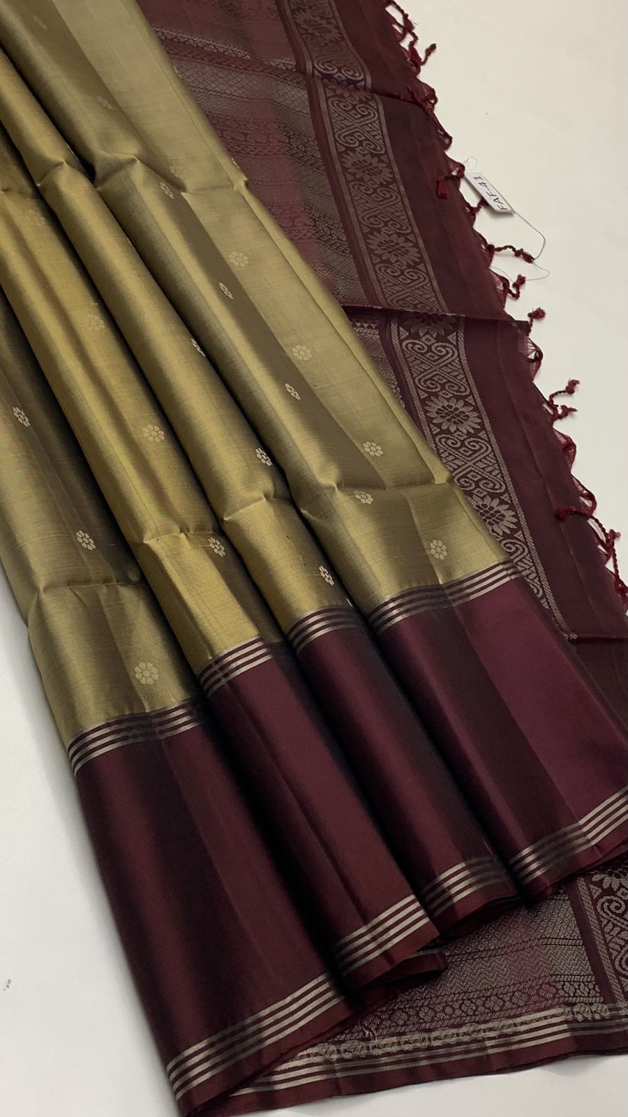 Pure handloom fancy design borderless Double warp soft silk sarees collections with contrast Pallu and blouse