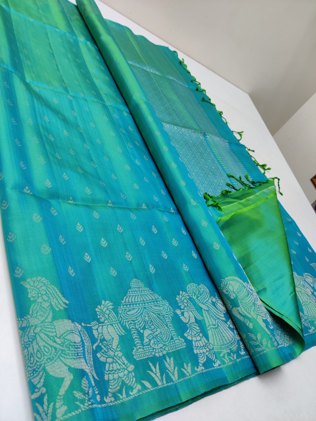 Pure handloom Double warp soft silk saree
Fansy sarees