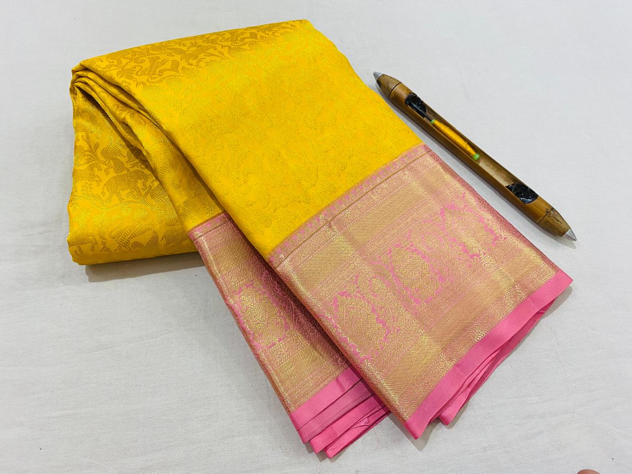 Kanchipuram Handloom pure silk saree
Beautiful fancy Design
gold zari fancy   Korvai  border wedding beautiful  type sarees*