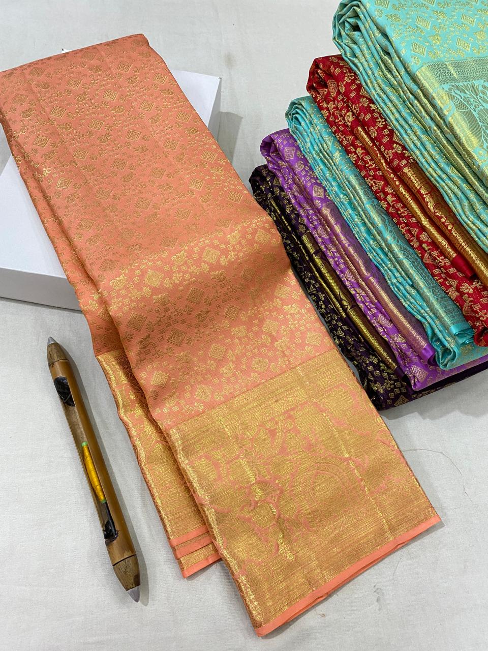Kanchipuram Handloom pure silk saree
Beautiful fancy Design
gold  zari fancy over all floral beautiful Wedding type sarees*