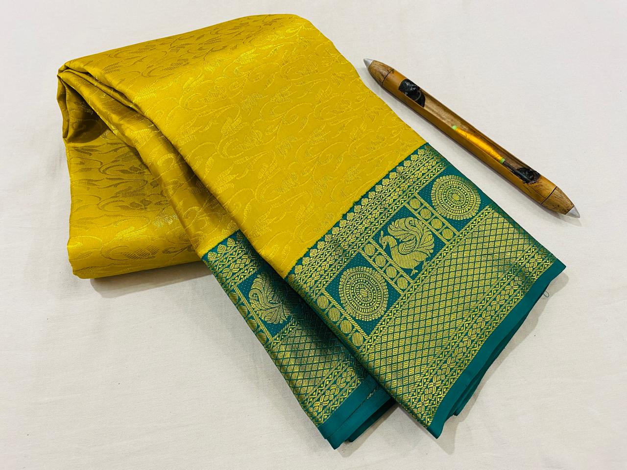 Kanchipuram Handloom pure silk saree
Beautiful fancy Design 
gold zari fancy Korvai border wedding beautiful type sarees*