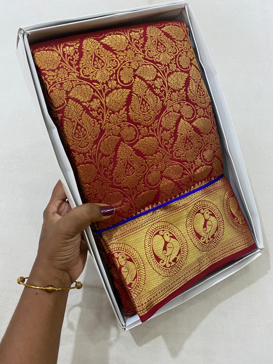 Kanchipuram Handloom pure silk saree
Beautiful fancy Design gold zari collection beautiful wedding grand  type sarees*
