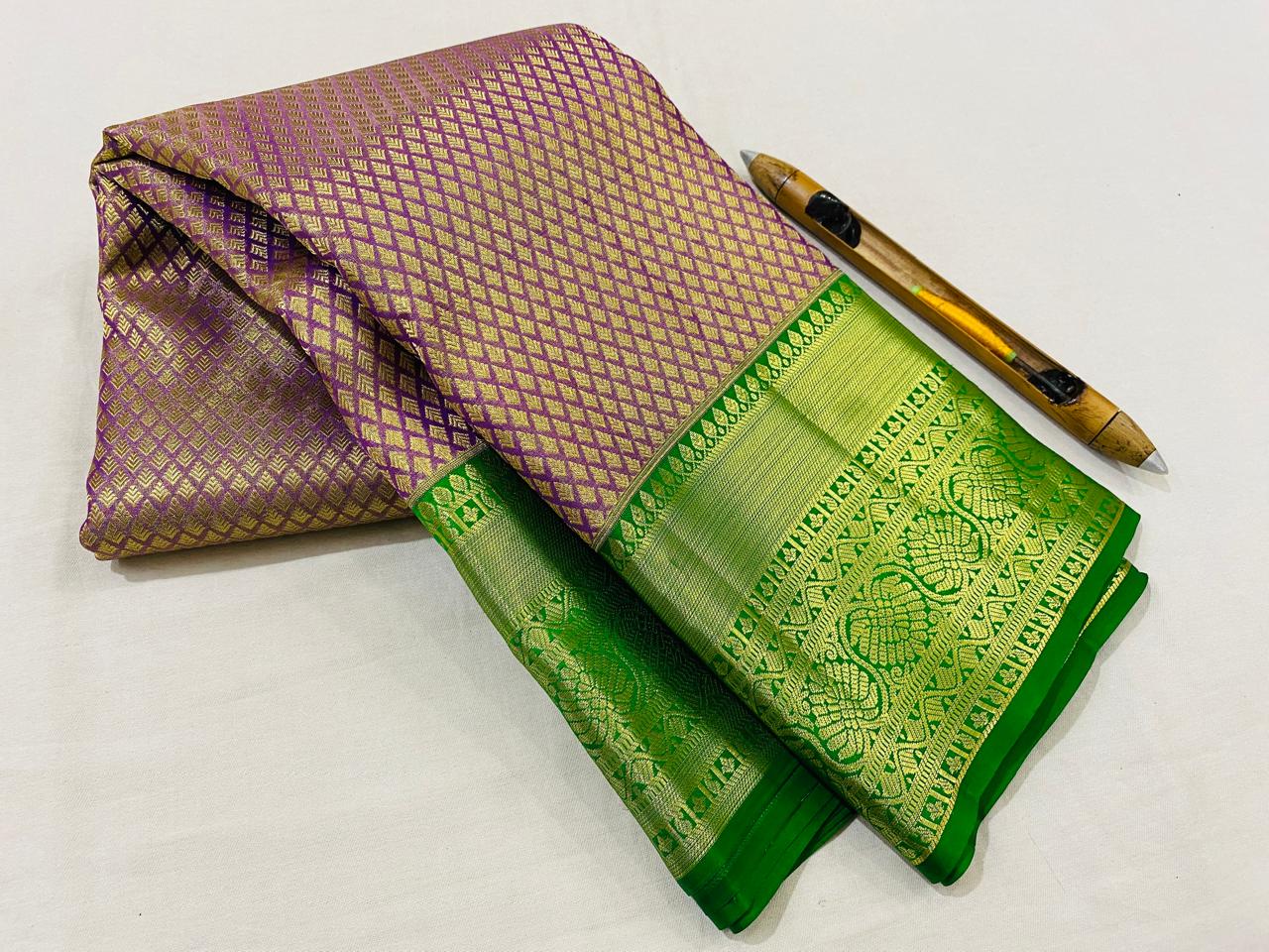 Kanchipuram Handloom pure silk saree
Beautiful fancy Design
gold zari fancy Korvai border wedding beautiful  type sarees*