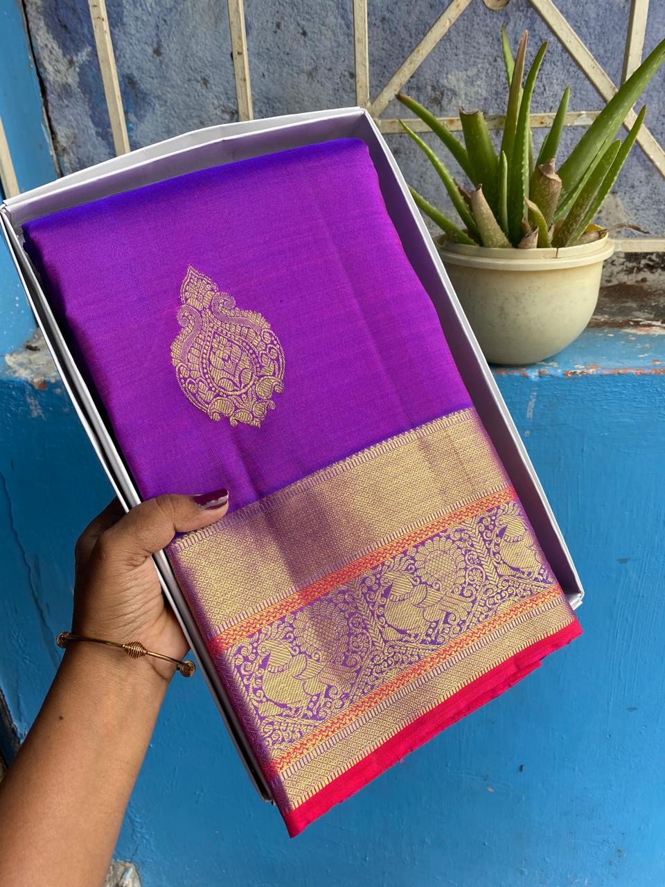 Kanchipuram Handloom pure silk saree
Beautiful fancy Design 
gold  zari fancy Contrast collection butta beautiful type sarees*