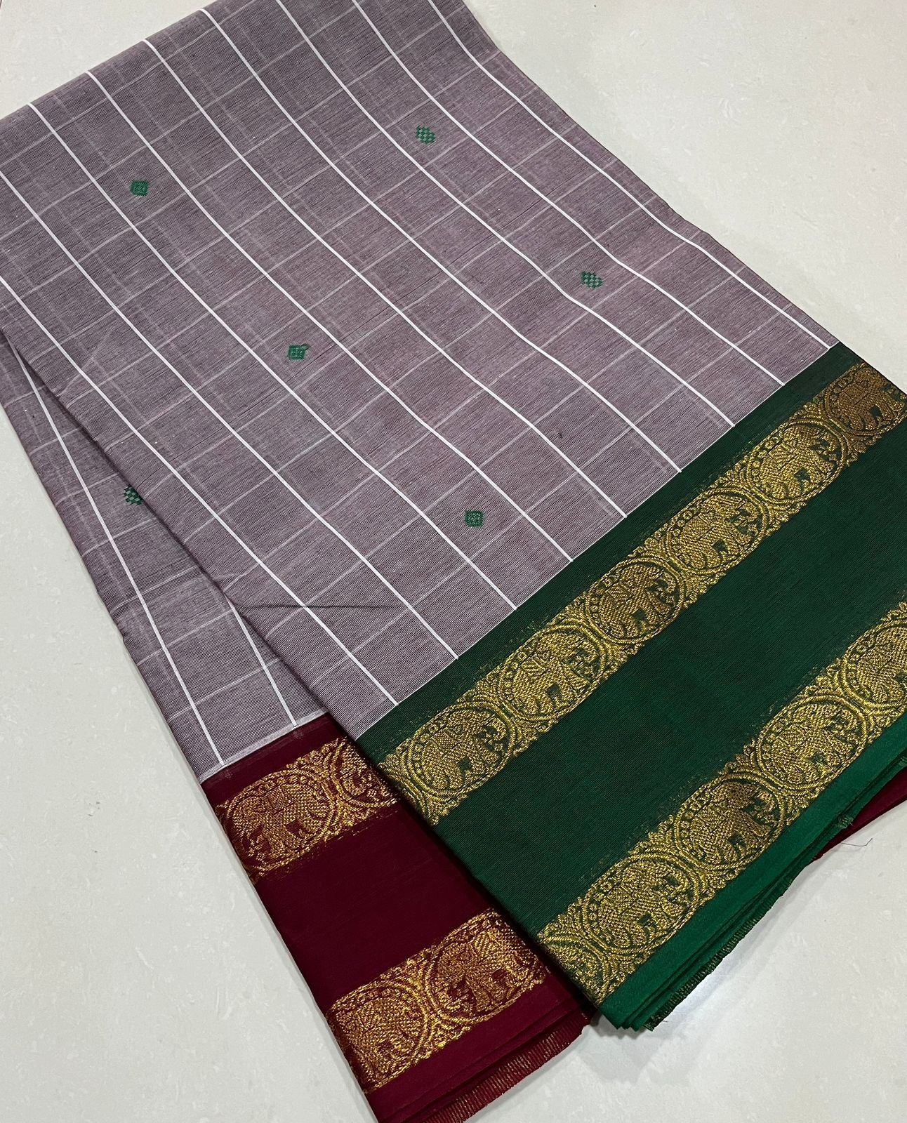 Kanchi Cotton 
🪡80 s Kanchi Cotton Fabulous Ganga Jamuna Border,Checked Butta Body and With Simple line Zari Pallu