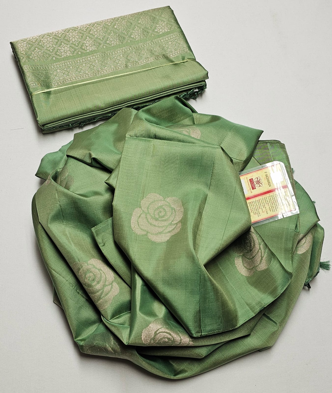 Pure handloom double warp kanchi silks saree
100% double warp*