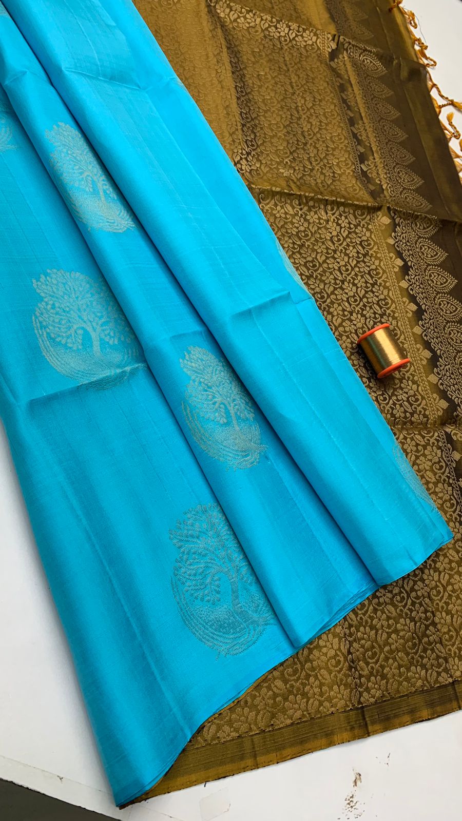 Pure handloom jari border , borderless Double warp soft silk sarees collections with contrast Pallu and blouse
