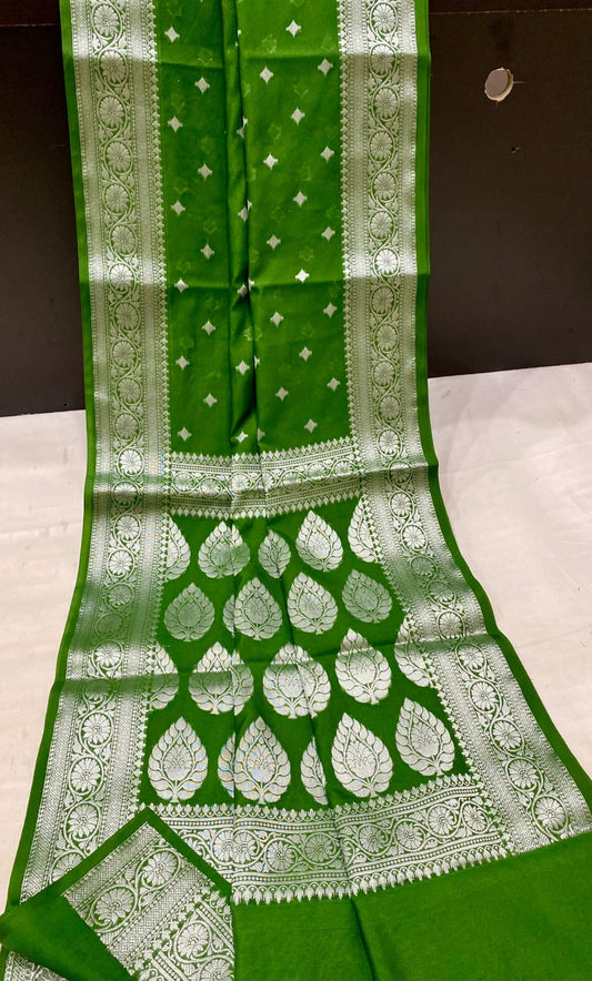 Banarsi Handloom Semi  Georgette Sarees With All Over Zari Weaving Tara Buti 
With Beautiful Designer Border Designer Rich Pallu With Plain Blouse One Side Border