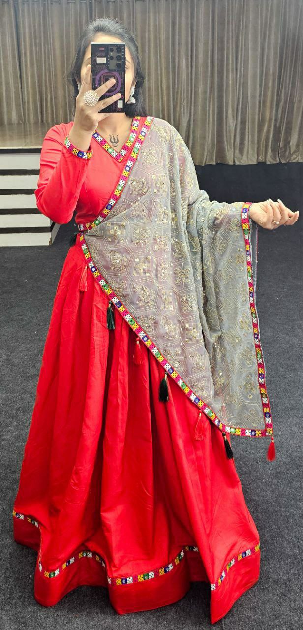 Garba special lehenga choli collection
Fabric:- Pure Cotton
Work: Foil Print
Inner:- Micro Cotton
Size: free size
 (Fully Stitched)