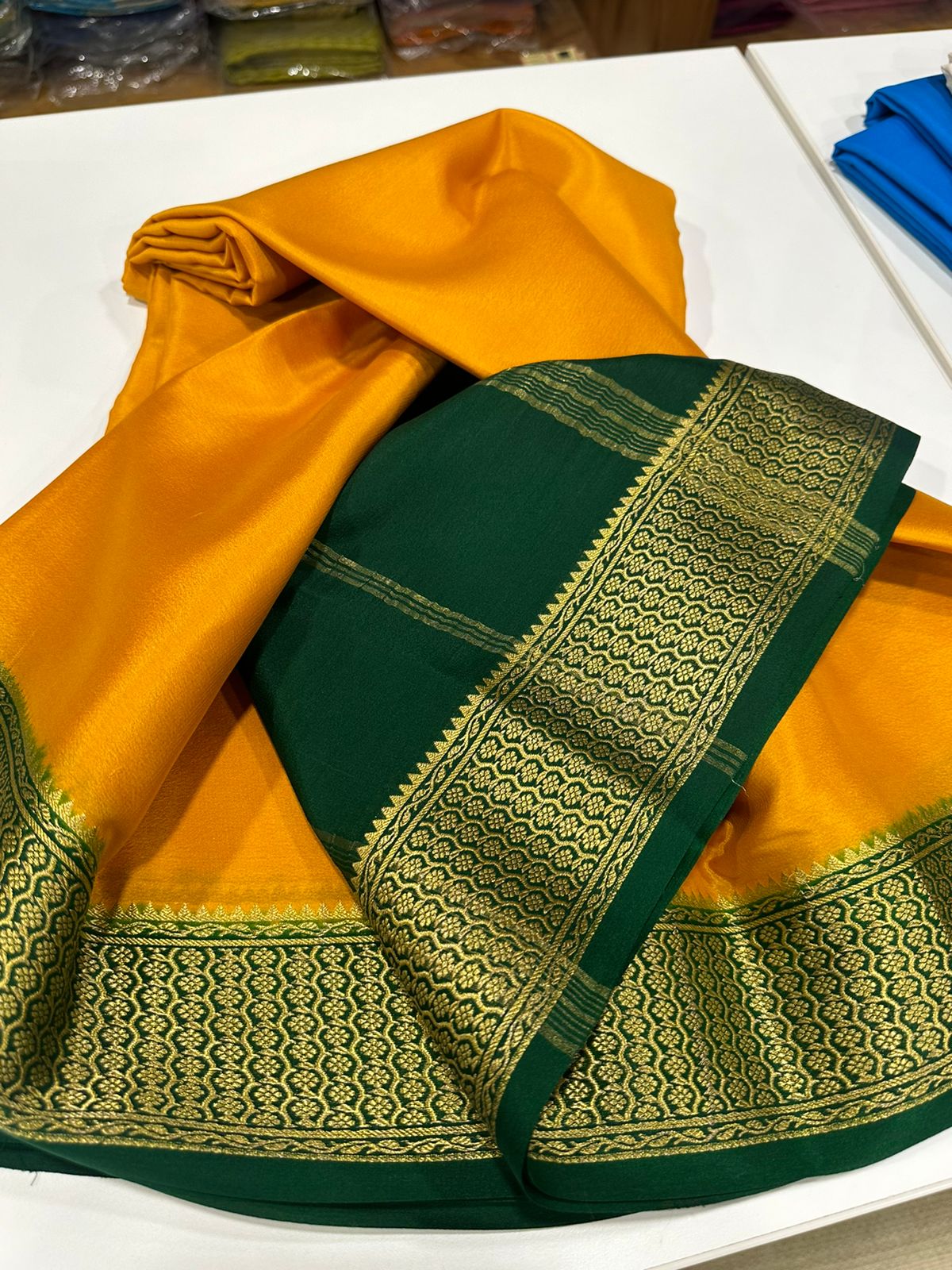 Pure Mysore silk sarees 🤩
100 grm thickness 
Traditional  border