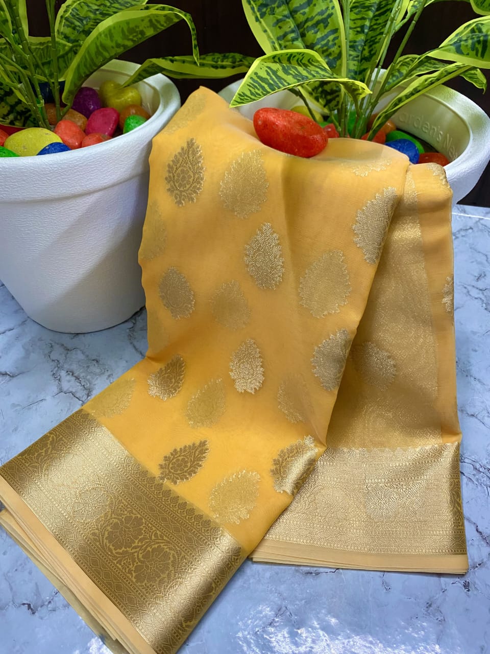 BANARASI KORA ORGANZA SAREES WITH WEAVING ZARI PALLU BEAUTIFUL SELF COLOR SAREES MEDIUM TRANSPARENT CLOTH 

WITH BROCADE BLOUSE PIECE