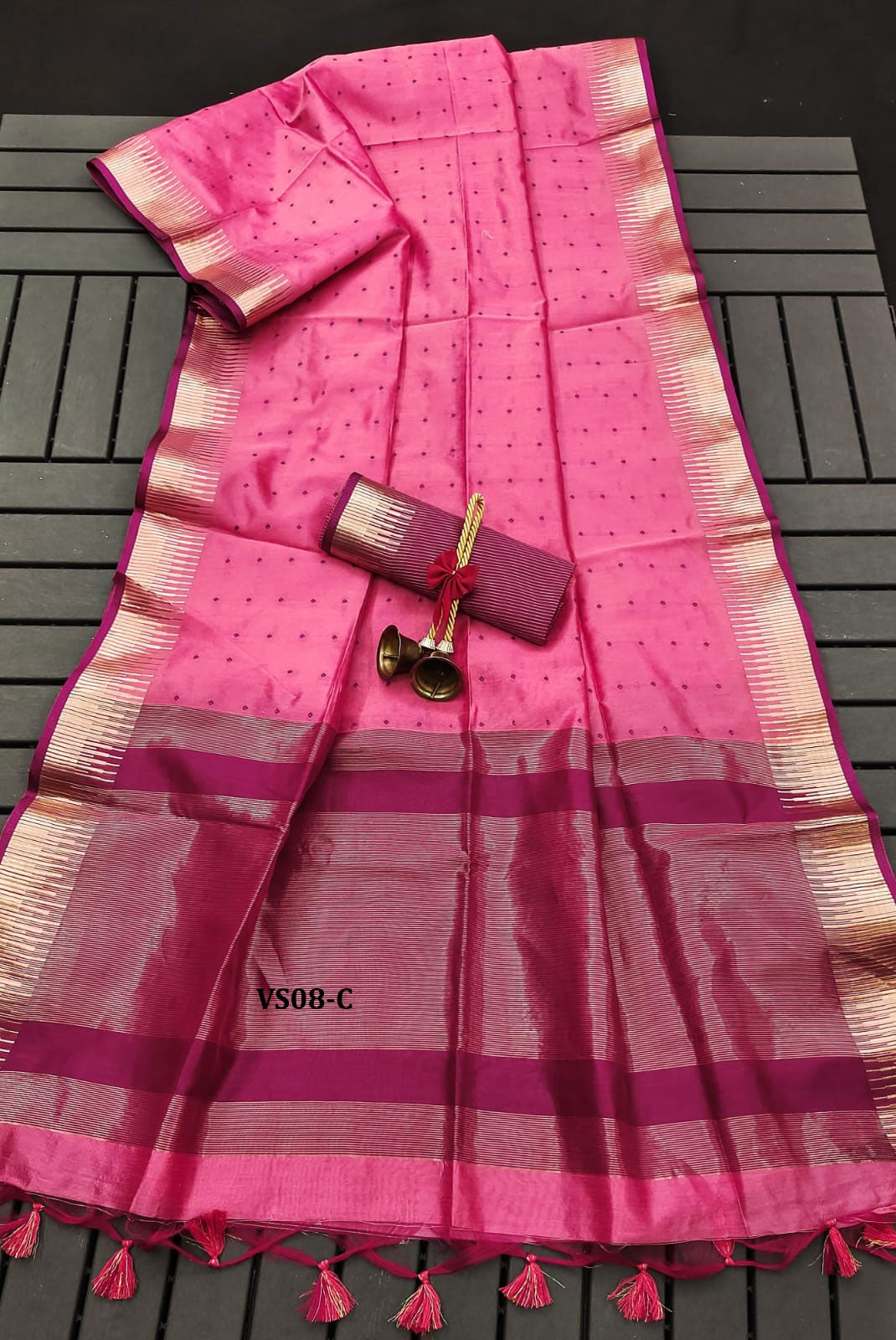 Saree:* Khadi Raw Silk Contrast Weaving Pallu With Royal Tassels With Jamdhani Weaving Border
