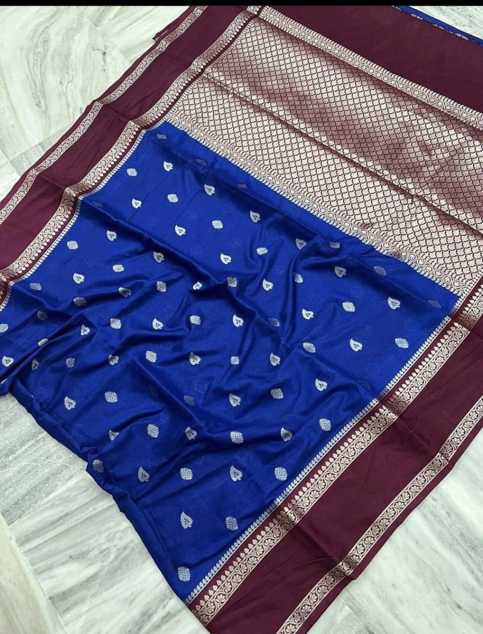 Best Banarasi Warm Silk Buti Sarees*Best Water Zari Buti Waiving Sarees*
Best Barabar Gala Border With Designer Barabar Border*
Soft Fabric Beautiful Contrast Colour Combination*