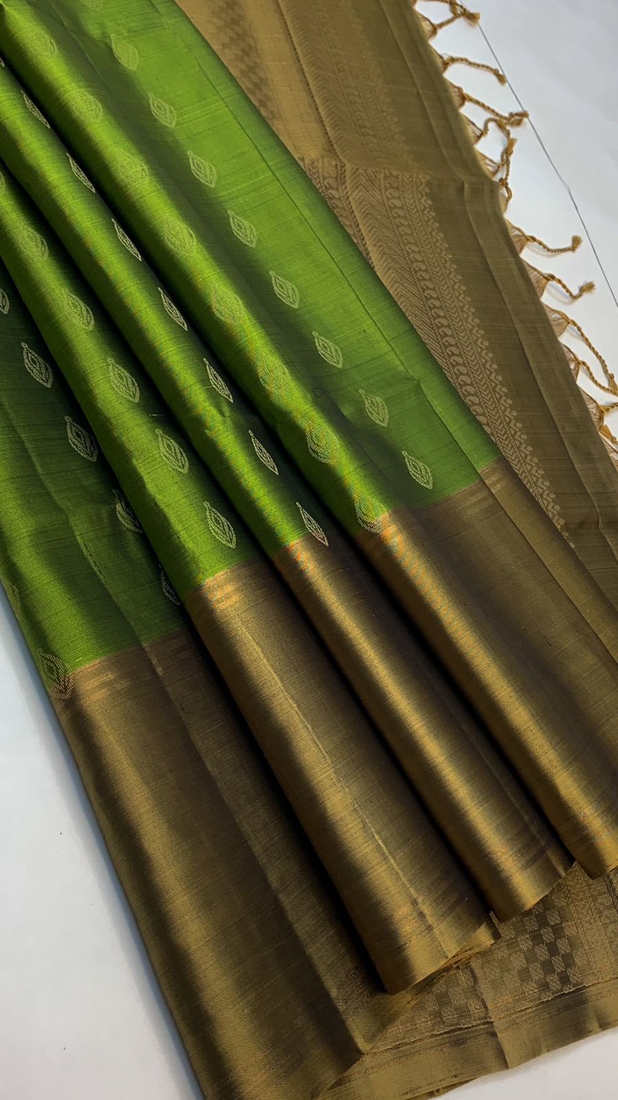 Pure handloom fancy design borderless Double warp soft silk sarees collections                               with contrast Pallu and blouse