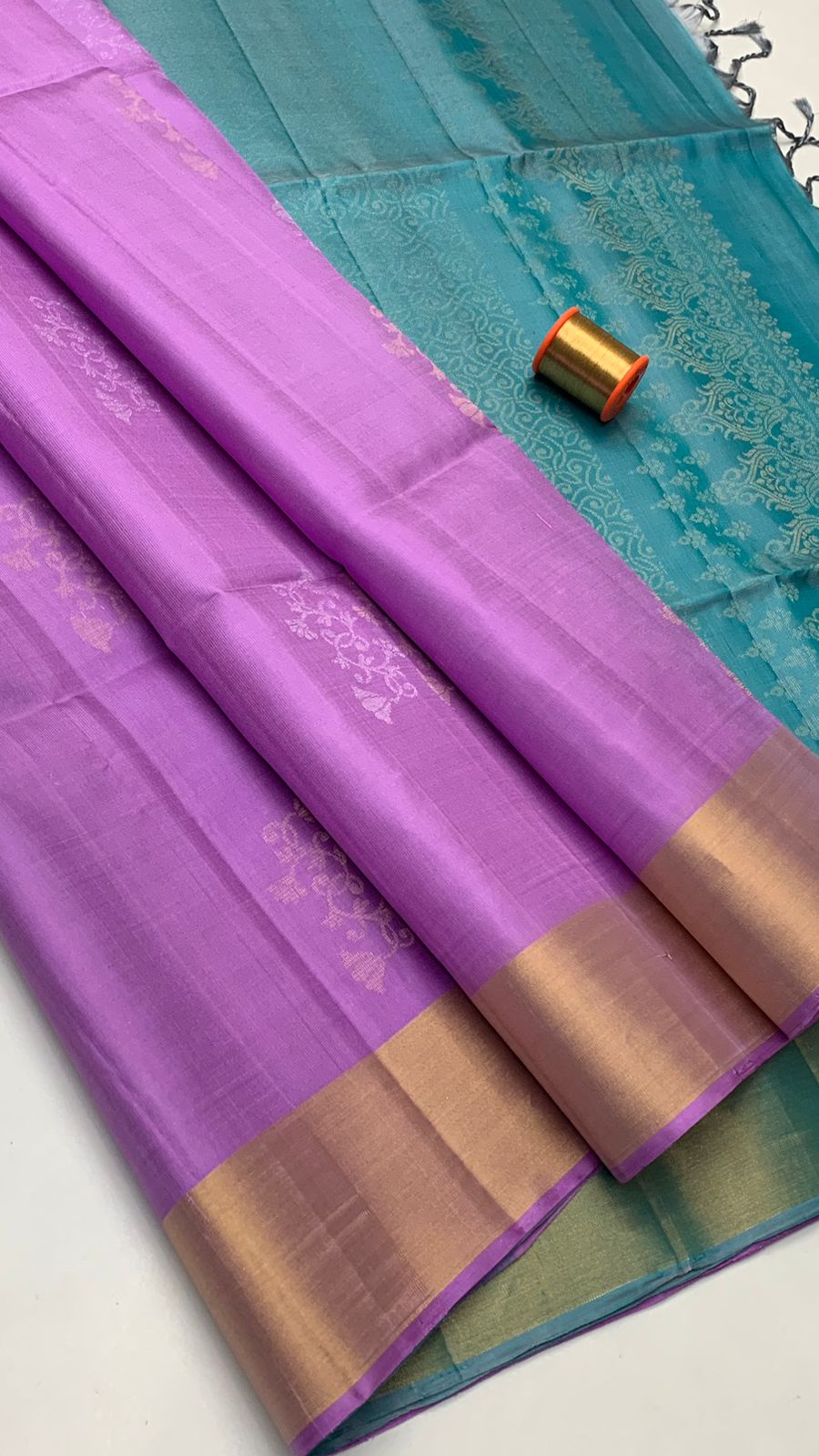 Pure handloom jari border , borderless Double warp soft silk sarees collections with contrast Pallu and blouse