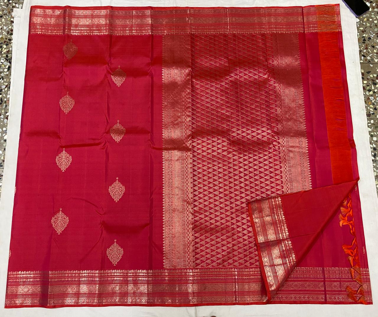 Kanchipuram Handloom pure silk saree
Beautiful fancy Design
silver zari beautiful butta type sarees*