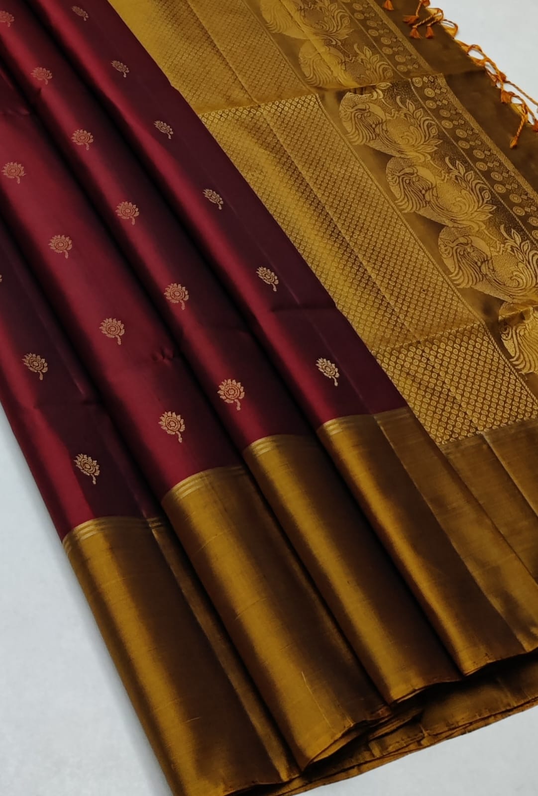 Pure handloom Double warp soft silk saree
Fansy sarees
With silk mark certificate