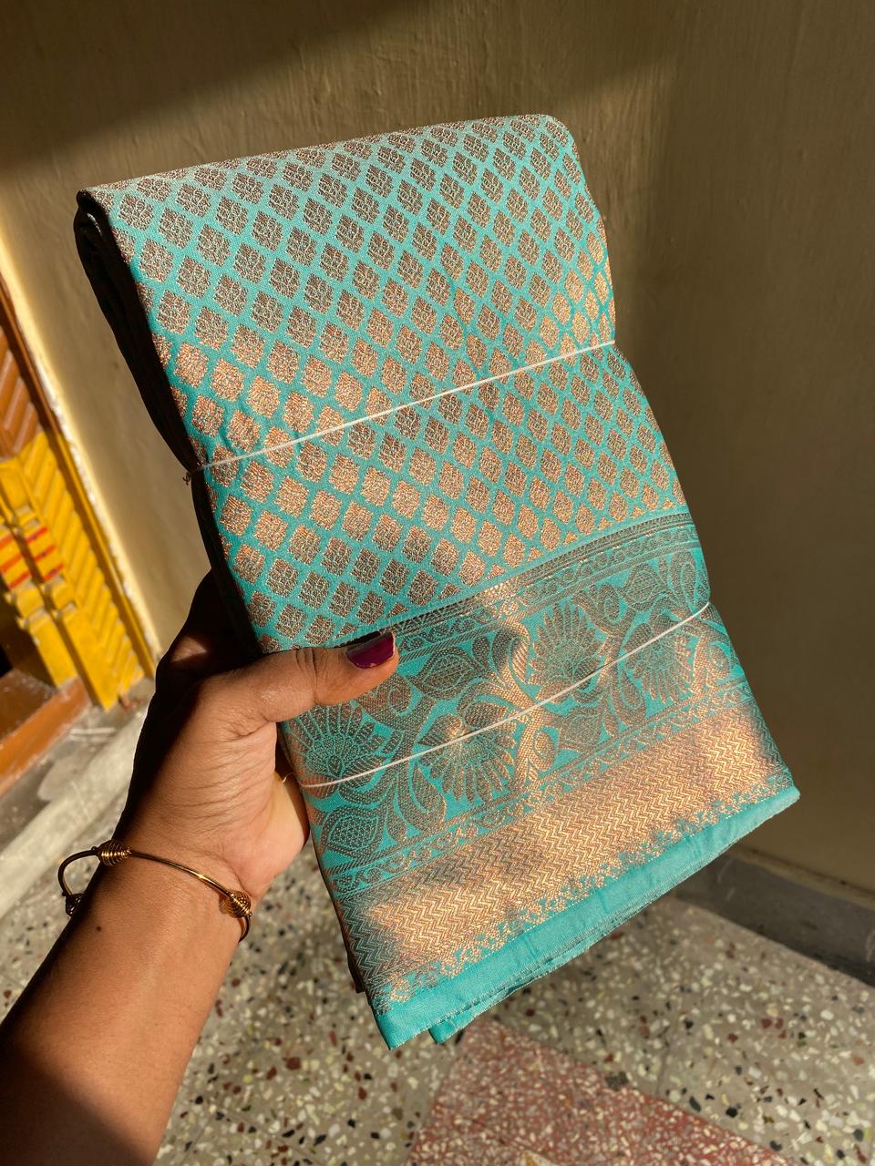 Kanchipuram Semi silk saree
Super quality
beautiful full copper type sarees*