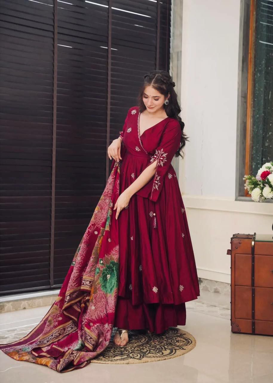 Beautiful palazzo suit set Pure Chinnon Silk With Embroidery Work With Fancy Full Sleeve
Top Inner  :Heavy Micro Cotton
Top Length:-48-49Inch
Top Size
M(38),L(40),Xl(42),XXL(44)
(FULLY STITCHED READY TO WEAR)