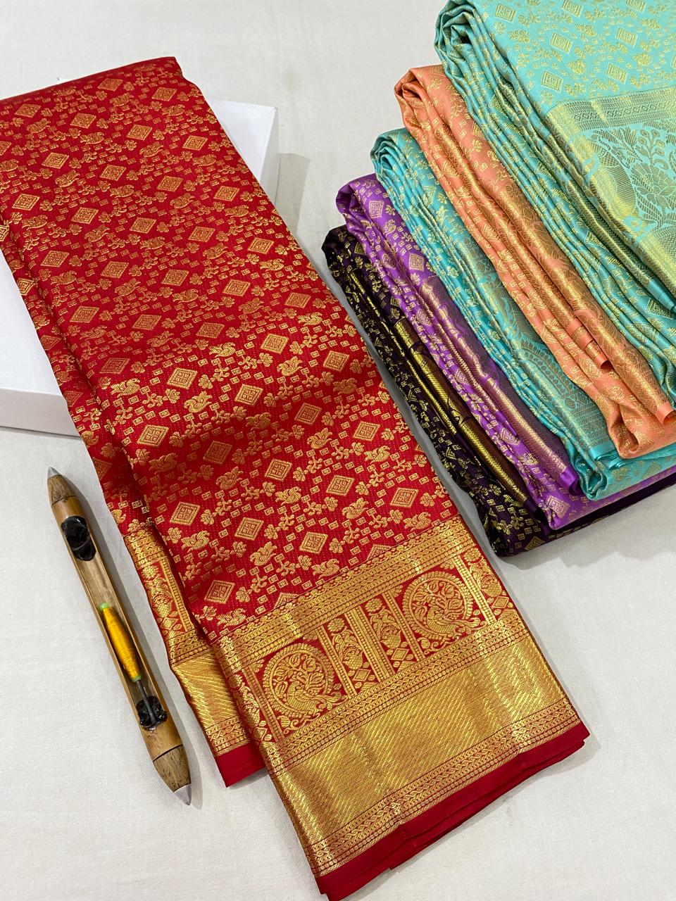 Kanchipuram Handloom pure silk saree
Beautiful fancy Design
gold  zari fancy over all floral beautiful Wedding type sarees*