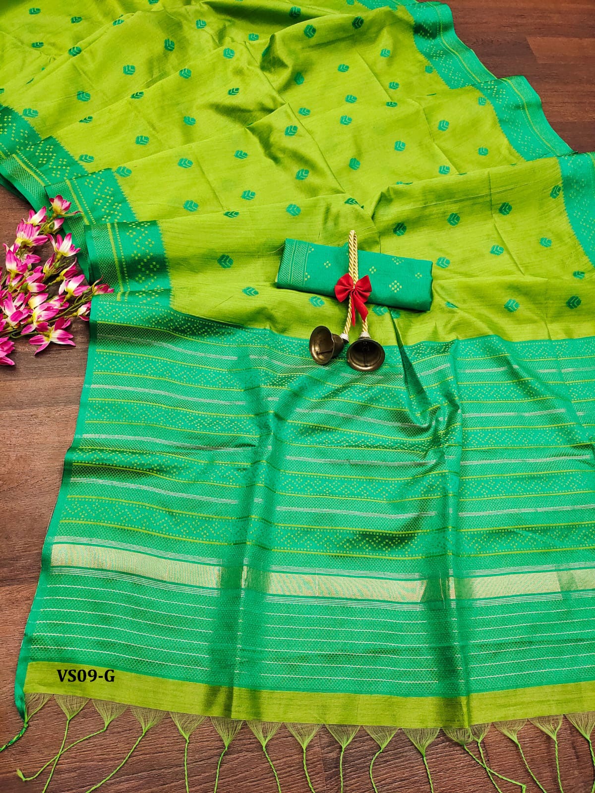 Saree:* Khadi Raw Silk Contrast Weaving Pallu With Royal Tassels With Jamdhani Weaving Border