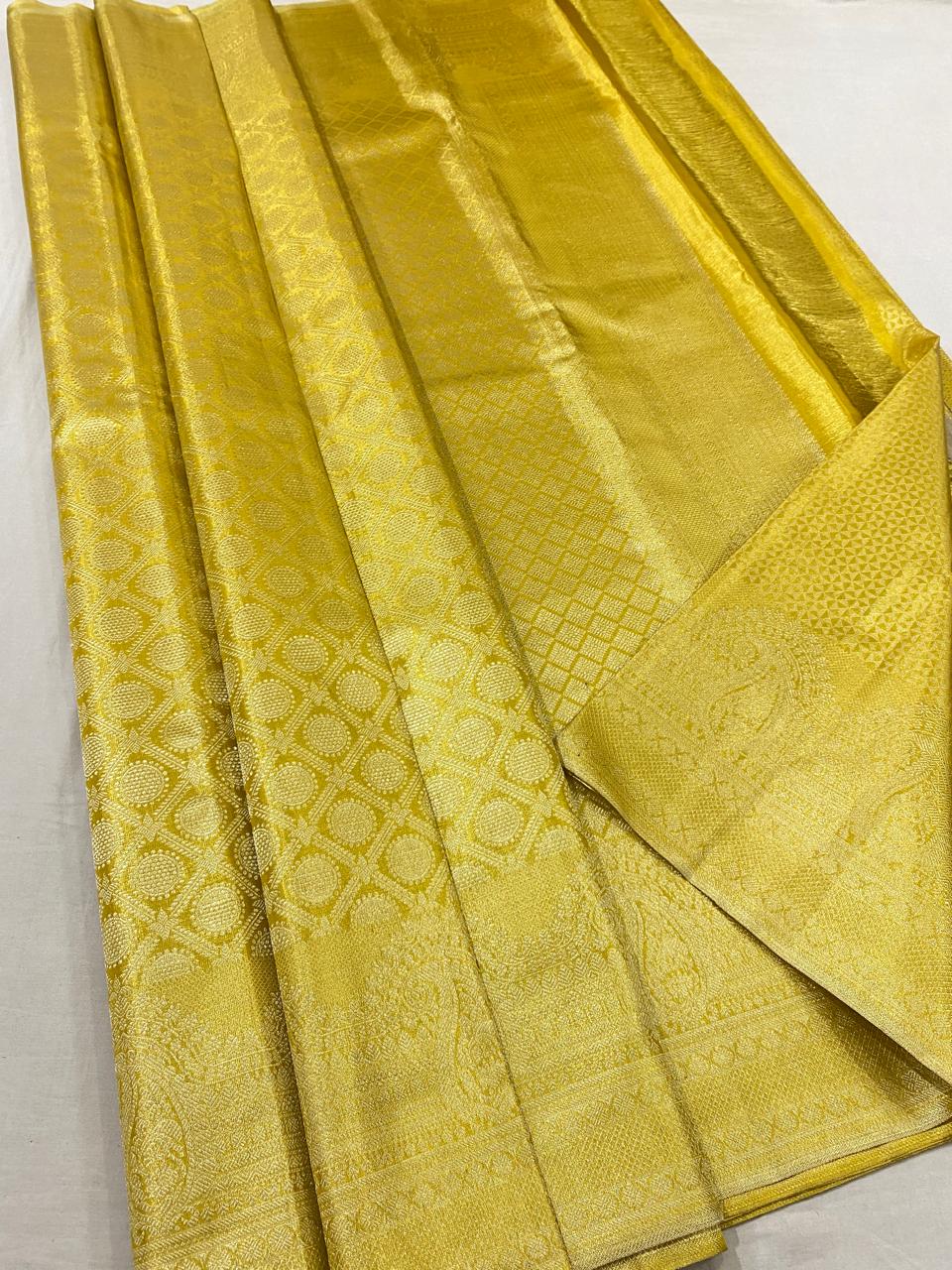 Kanchipuram handloom pure silk saree
Beautiful Design kerala tissue type Wedding sarees*
