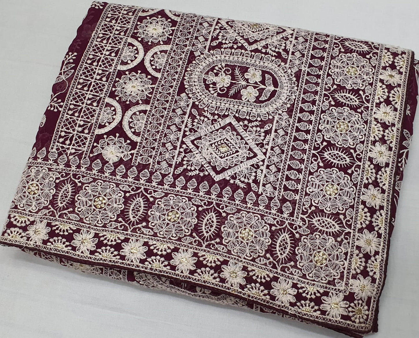 Allover tone to tone lucknowi chikankari work on georgette*
Saree