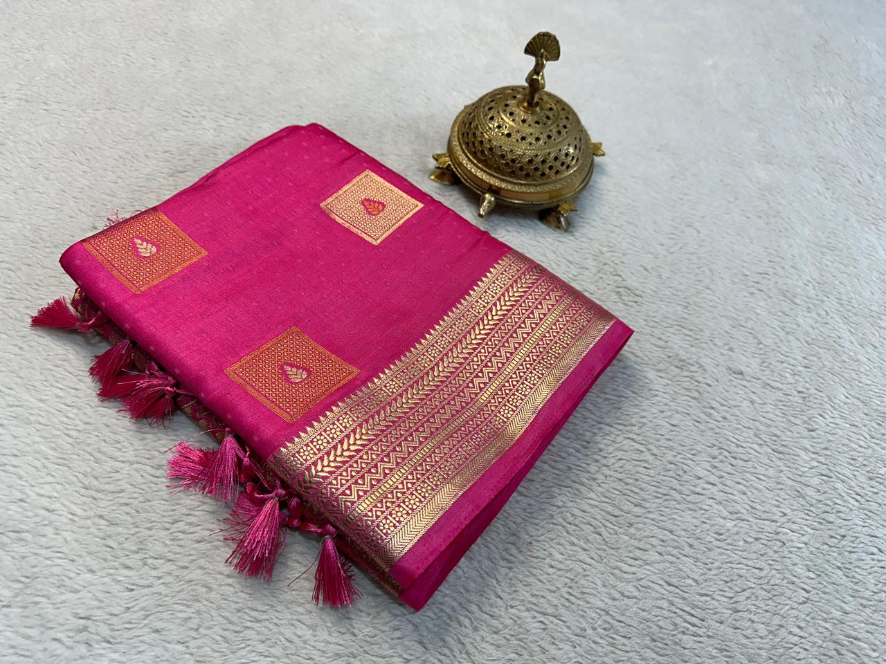 Beautiful Soft Silk Dobby sarees
Beautiful Dobby Soft silk saree having rich buttas