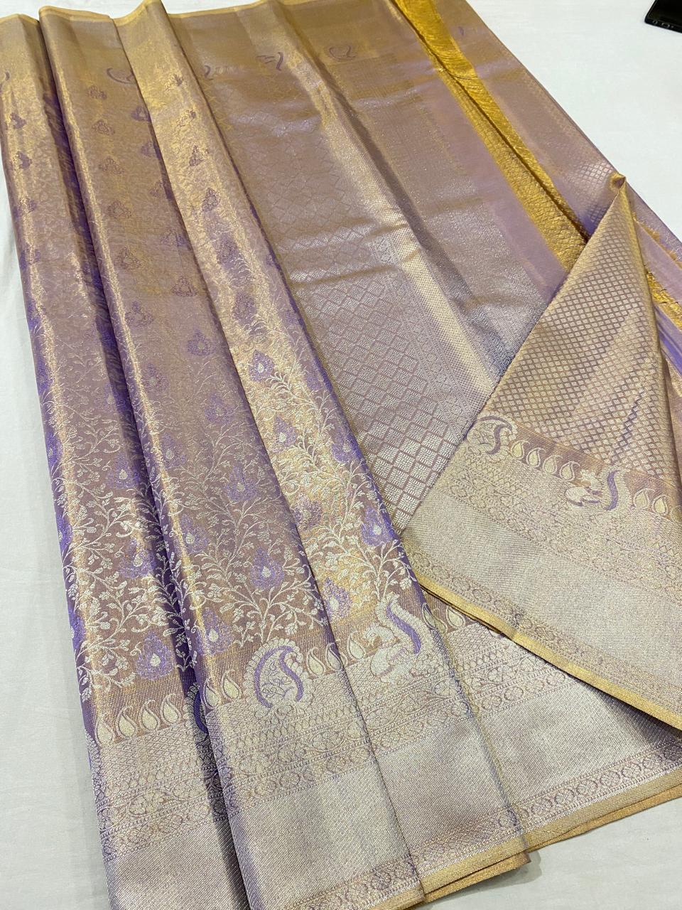 Kanchipuram handloom pure silk saree
Beautiful Design kerala tissue type Wedding  sarees*