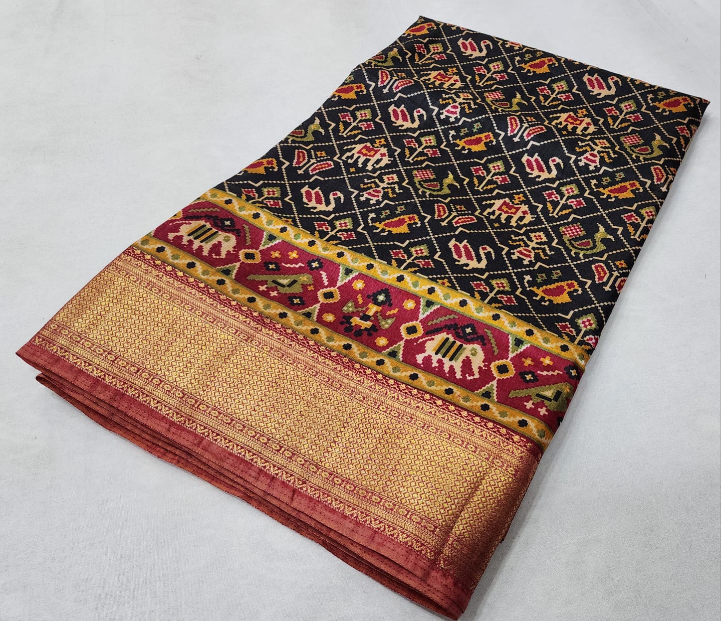 Sana silk Pochampalli print! 
Zari border! Saree