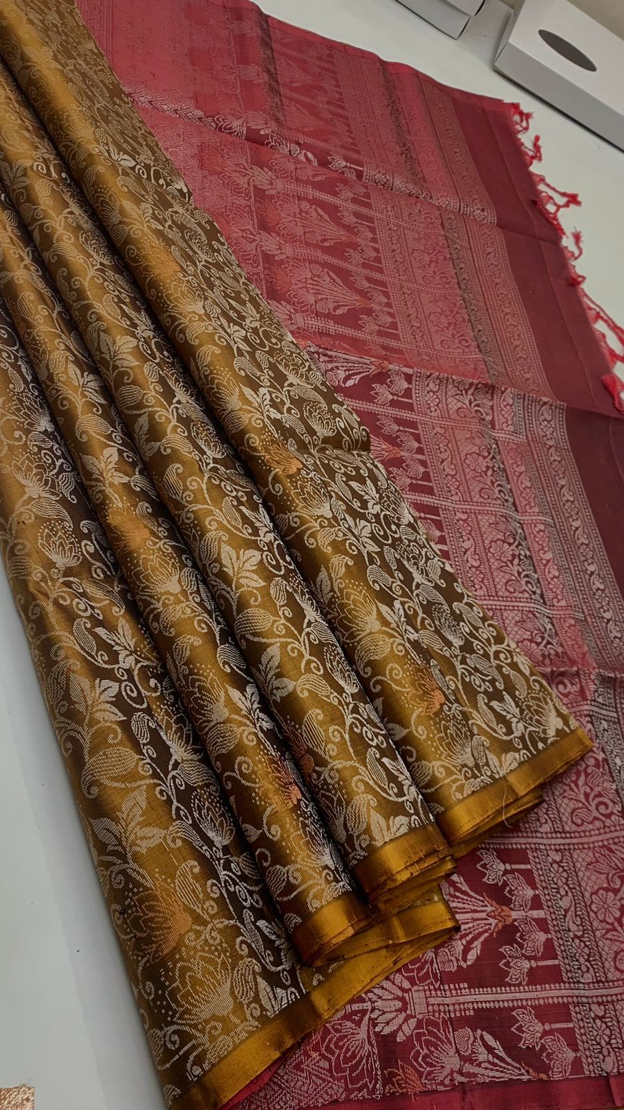 Pure handloom  borderless Allself bridal Double warp soft silk sarees collections ..with contrast Pallu and blouse