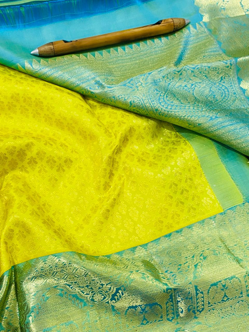 Kanchipuram Handloom pure silk saree
Beautiful fancy Design 
gold zari fancy Korvai border wedding beautiful type sarees*