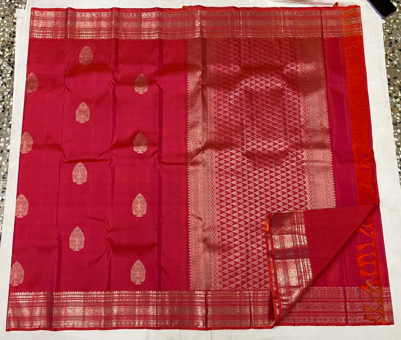 Kanchipuram Handloom pure silk saree
Beautiful fancy Design
silver zari beautiful butta type sarees*