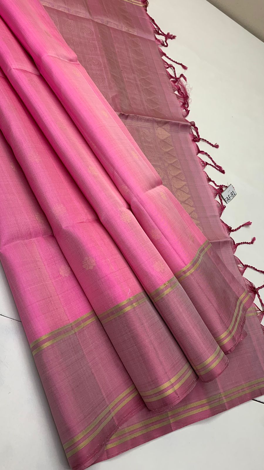 Pure handloom fancy design borderless Double warp soft silk sarees collections with contrast Pallu and blouse